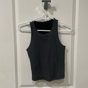 Small grey Vuori workout top